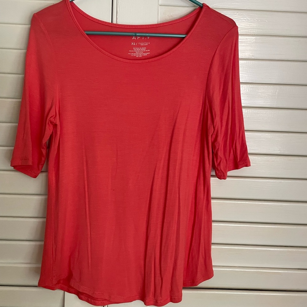 Apt 9 Essentials top